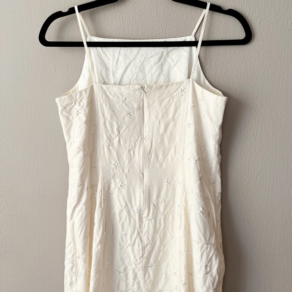 Beaded embroidered silk floral mini dress in ivory/cream - Picture 4 of 11